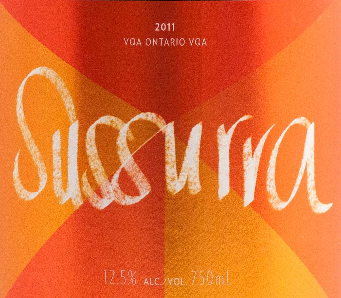 Sussurra label close up